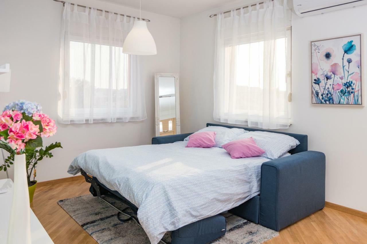 Apartment Pula Relax Kültér fotó